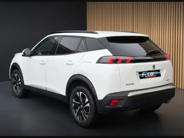 Peugeot 2008 1.2 PureTech Allure Pack 4