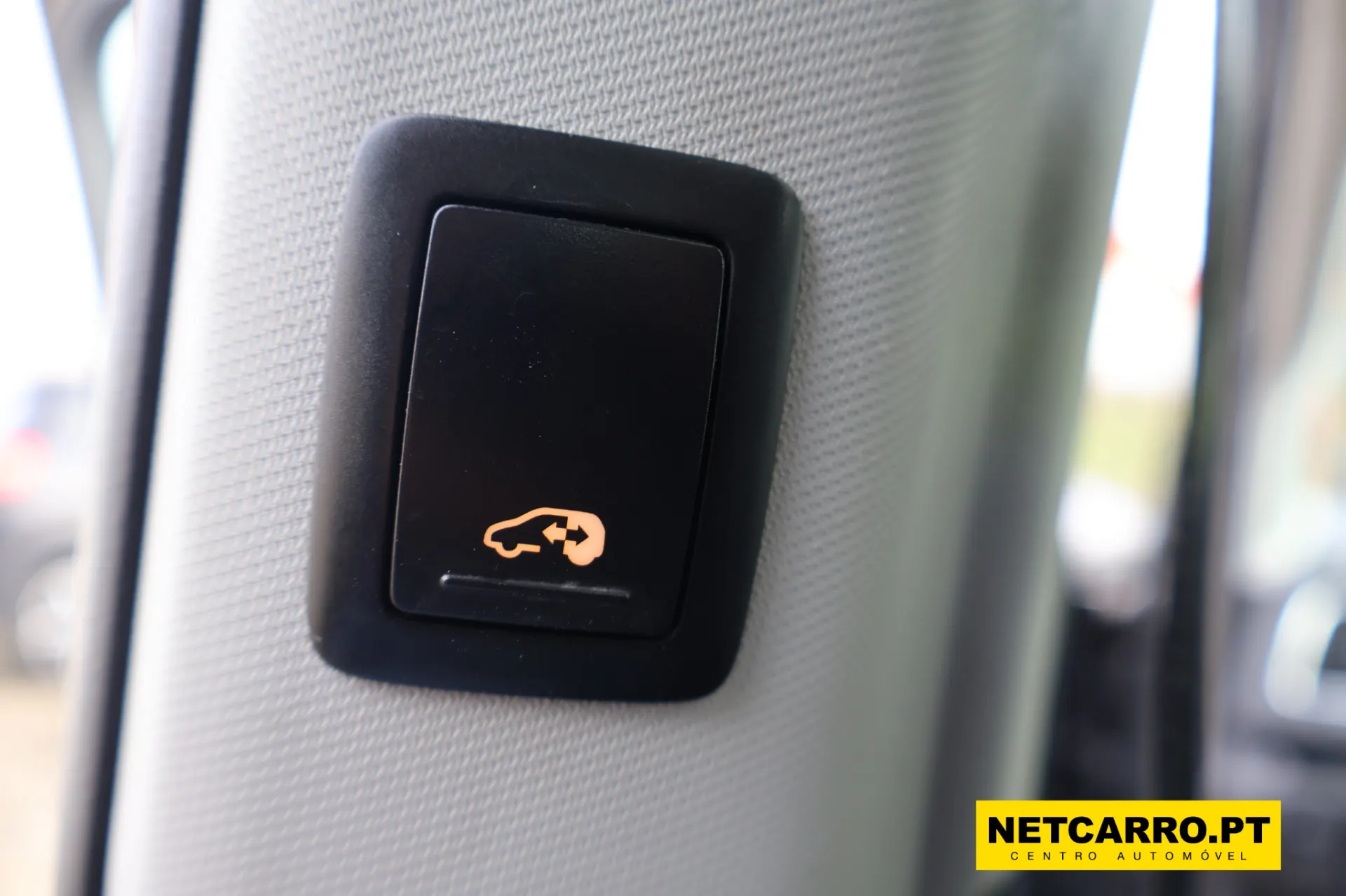 Volkswagen Sharan 2.0 TDI Highline DSG 13