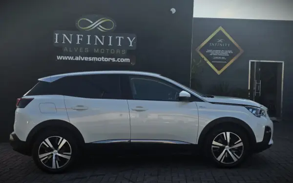 Peugeot 3008 1.6 HYBRID EAT8 ALLURE 4