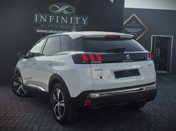 Peugeot 3008 1.6 HYBRID EAT8 ALLURE 7