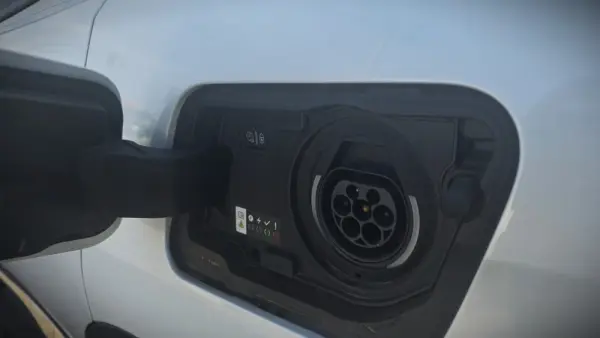 Peugeot 3008 1.6 HYBRID EAT8 ALLURE 11