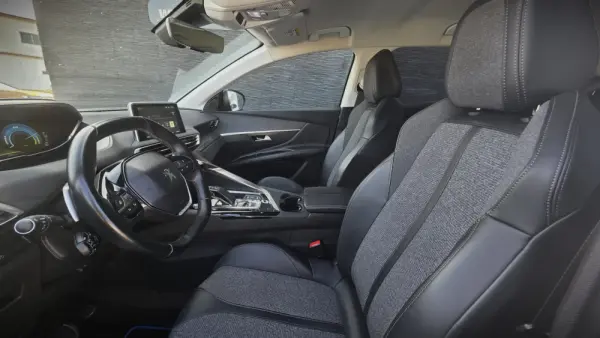 Peugeot 3008 1.6 HYBRID EAT8 ALLURE 16