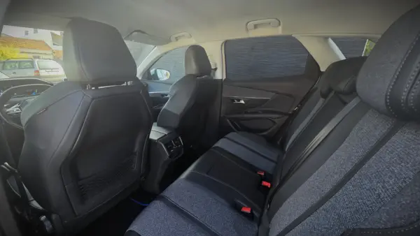 Peugeot 3008 1.6 HYBRID EAT8 ALLURE 28