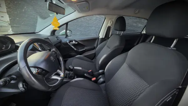 Peugeot 208 1.2 PureTech Active 14