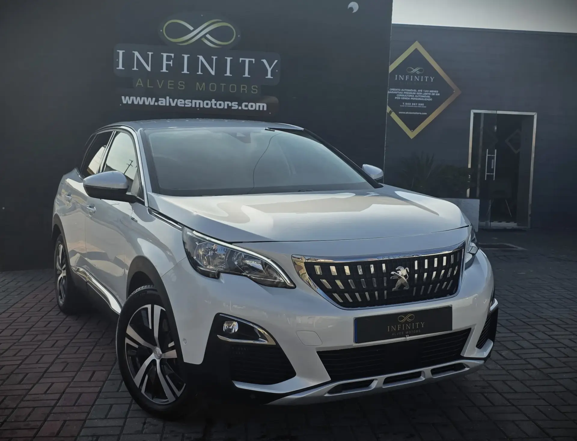 Peugeot 3008 1.6 HYBRID EAT8 ALLURE 2