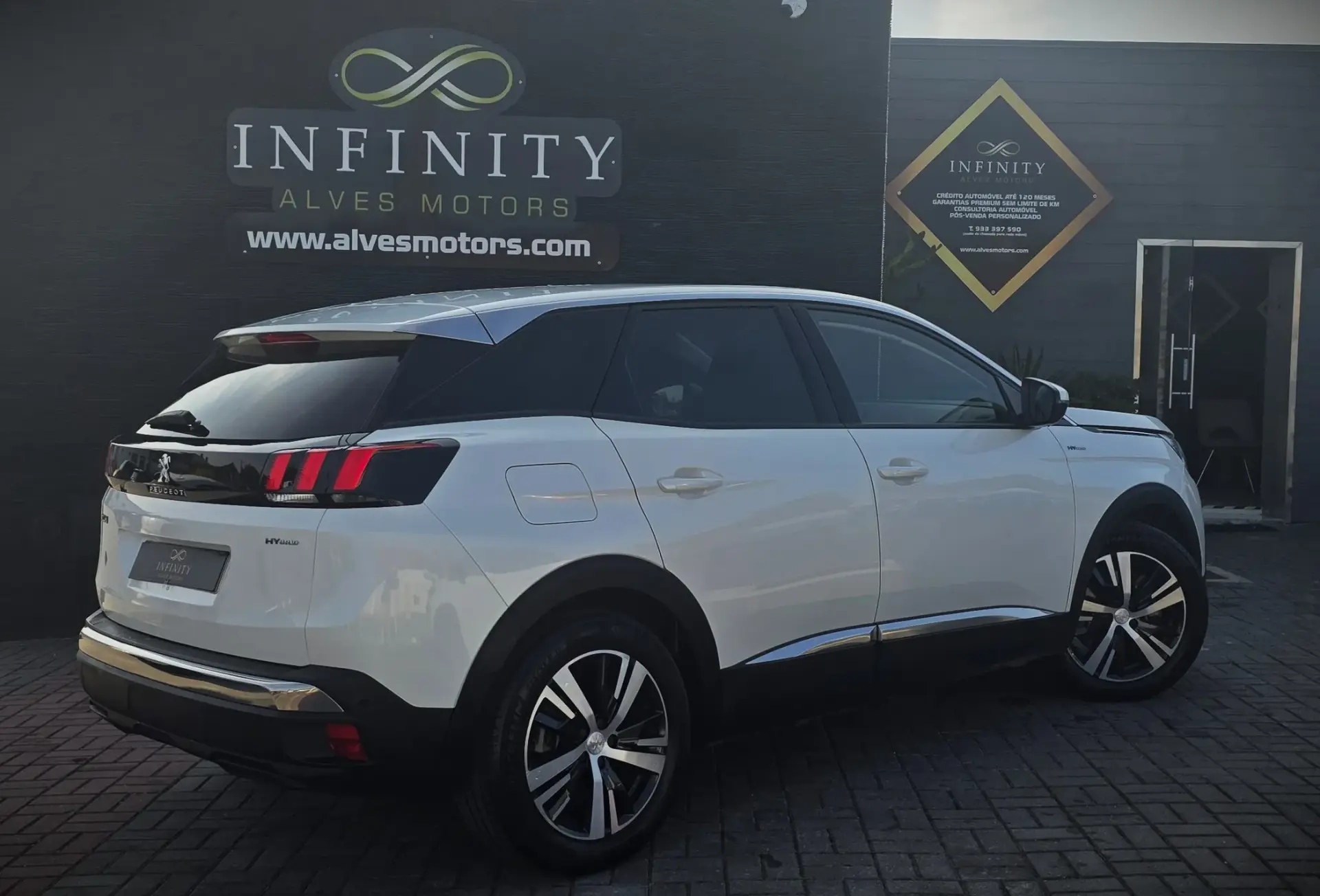 Peugeot 3008 1.6 HYBRID EAT8 ALLURE 5