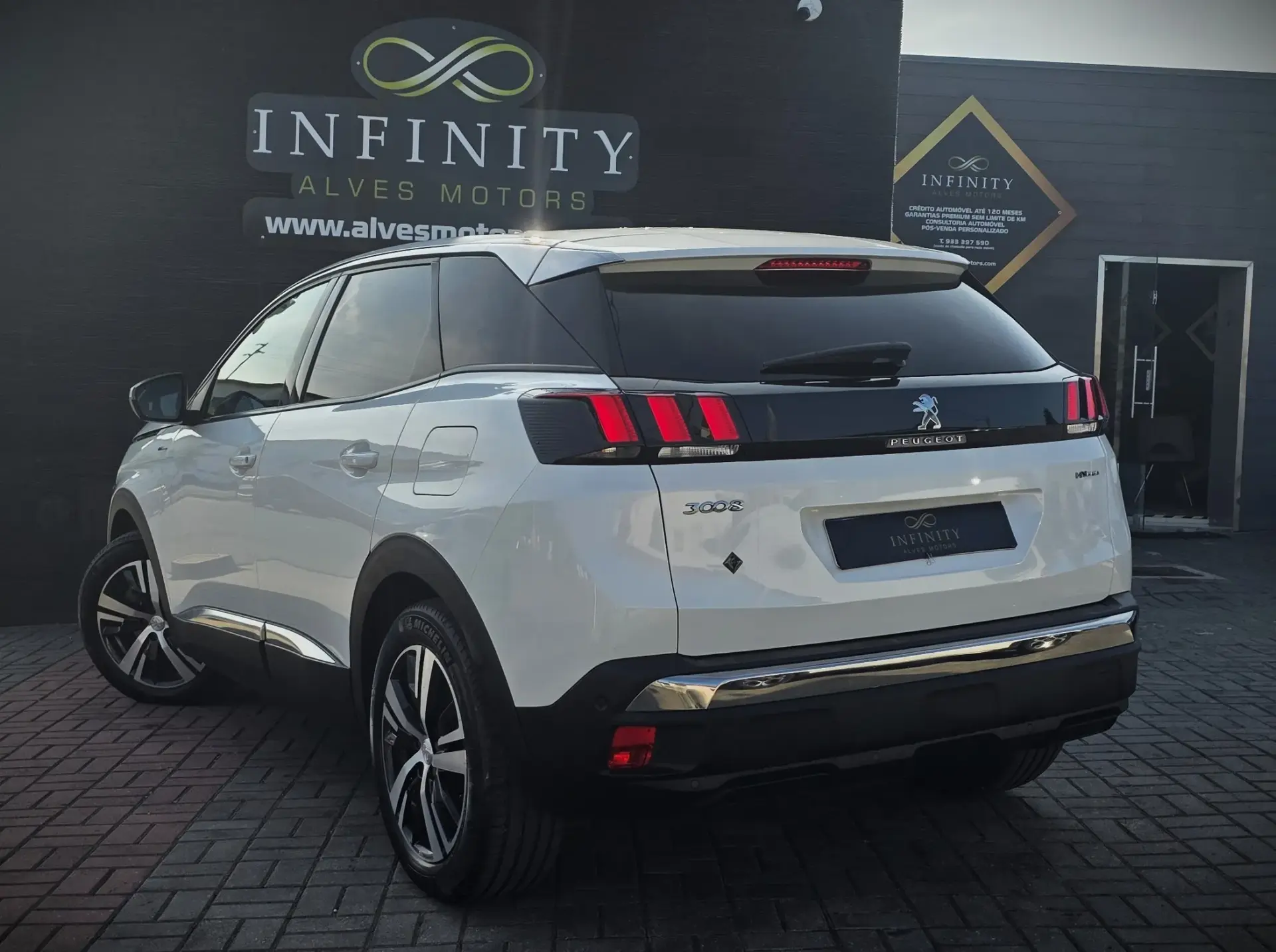 Peugeot 3008 1.6 HYBRID EAT8 ALLURE 7