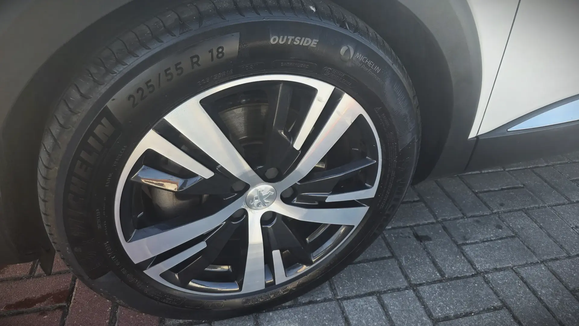 Peugeot 3008 1.6 HYBRID EAT8 ALLURE 10