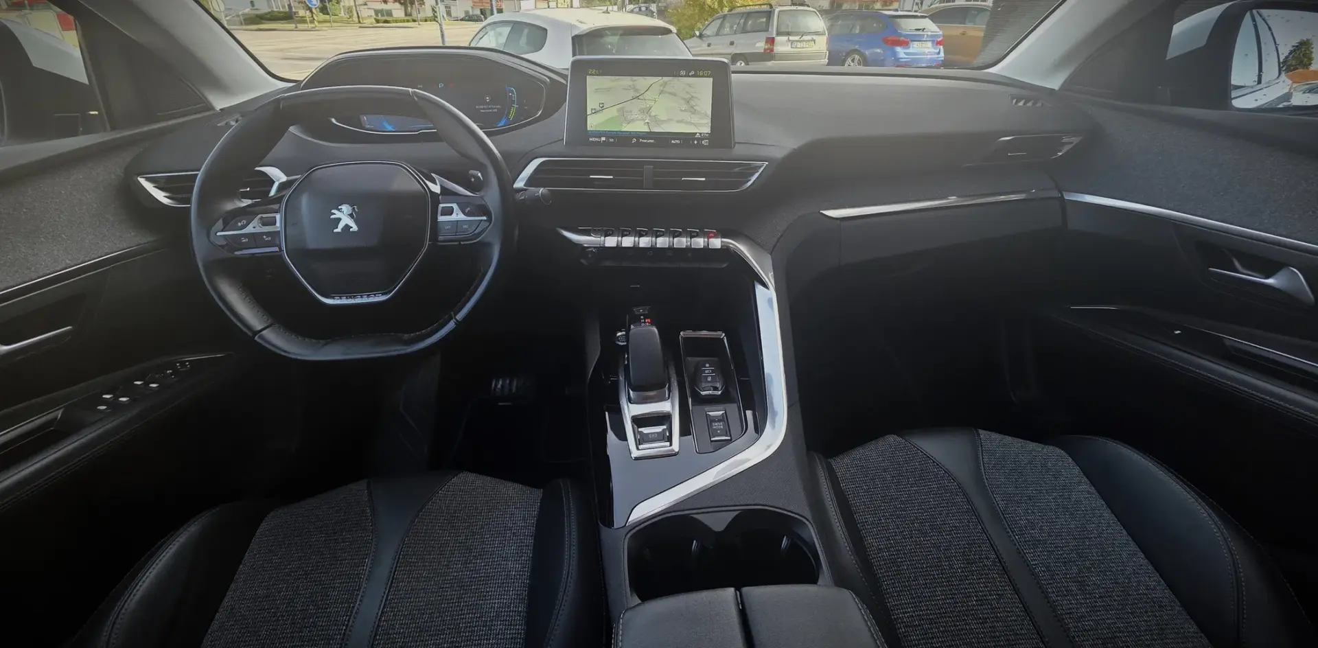 Peugeot 3008 1.6 HYBRID EAT8 ALLURE 12