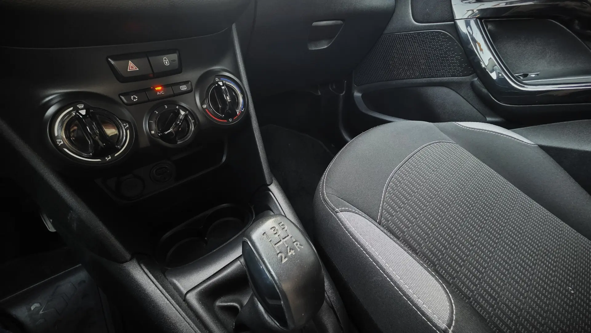 Peugeot 208 1.2 PureTech Active 19