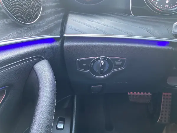 Mercedes-Benz E 220 d AMG Line 12