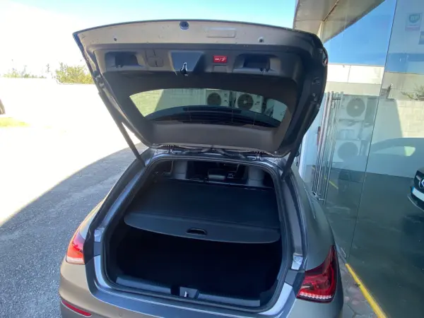 Mercedes-Benz CLA 250 e Shooting Brake AMG Line 39