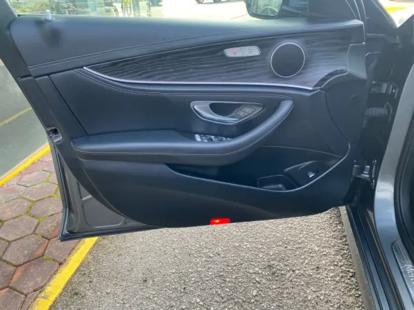 Mercedes-Benz E 220 d AMG Line 10