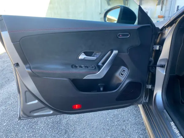 Mercedes-Benz CLA 250 e Shooting Brake AMG Line 9