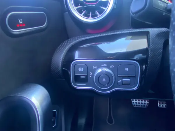 Mercedes-Benz CLA 250 e Shooting Brake AMG Line 11