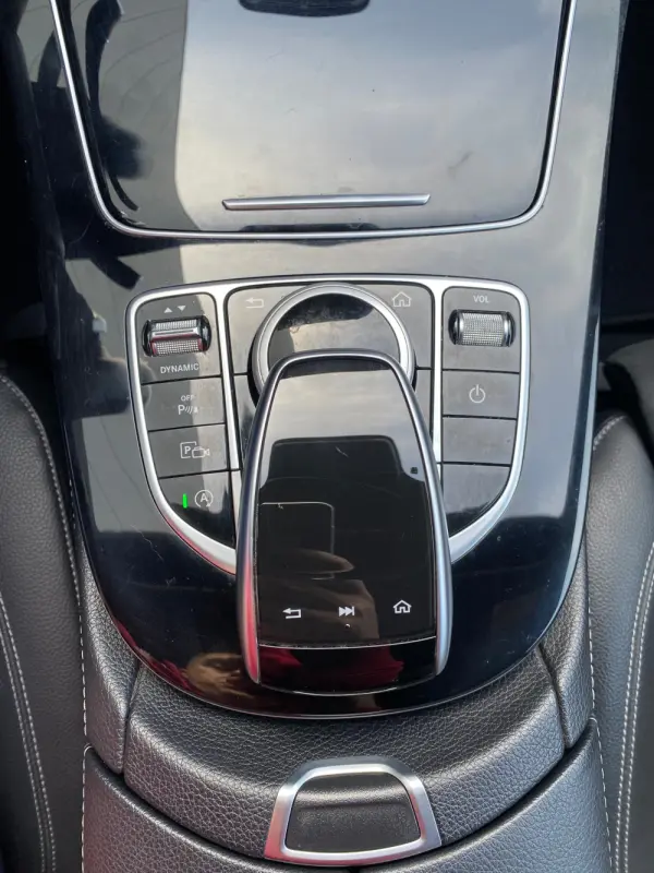 Mercedes-Benz E 220 d AMG Line 19