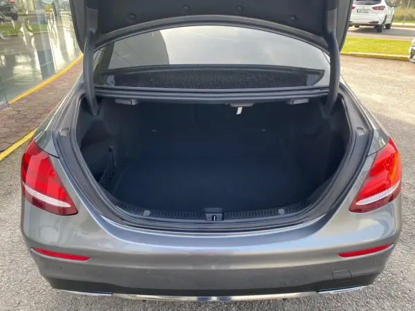Mercedes-Benz E 220 d AMG Line 38
