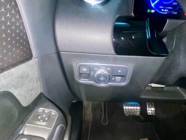 Mercedes-Benz EQA 250+ AMG Line 13