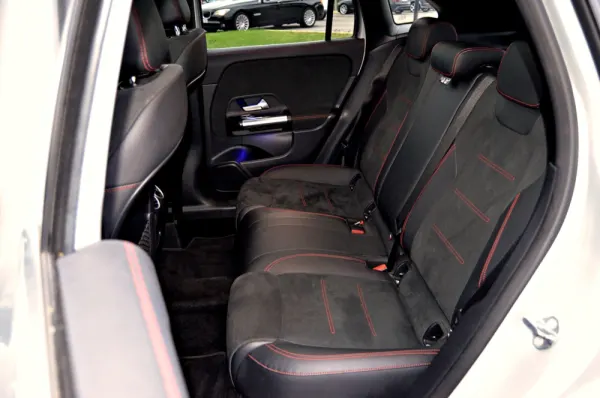 Mercedes-Benz GLA 250 e AMG Line 9