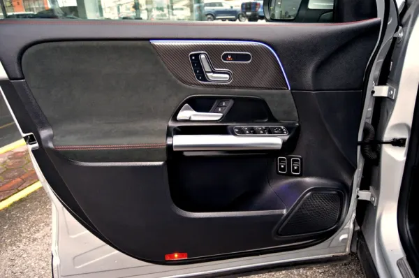 Mercedes-Benz GLA 250 e AMG Line 11