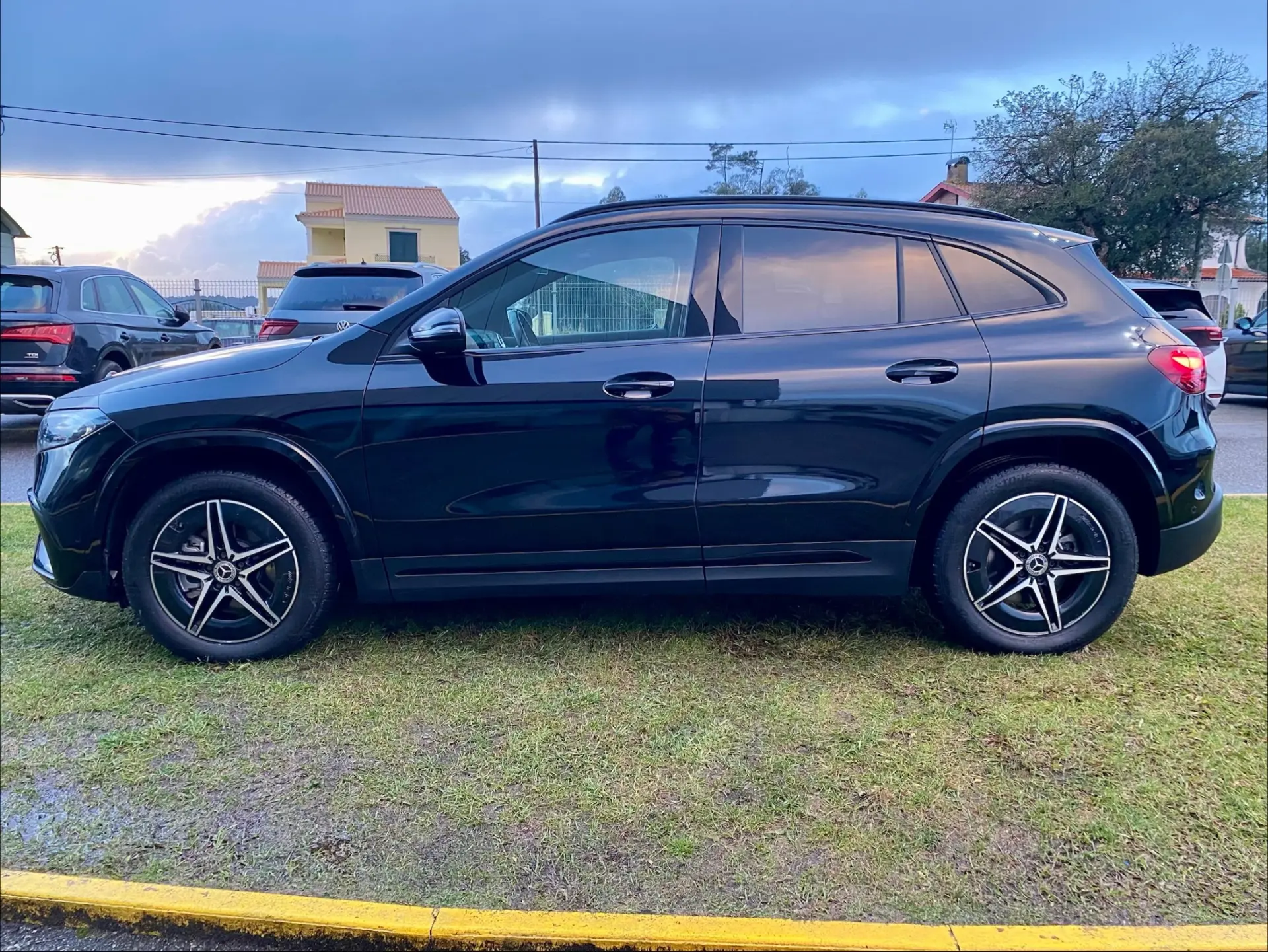 Mercedes-Benz EQA 250+ AMG Line 4