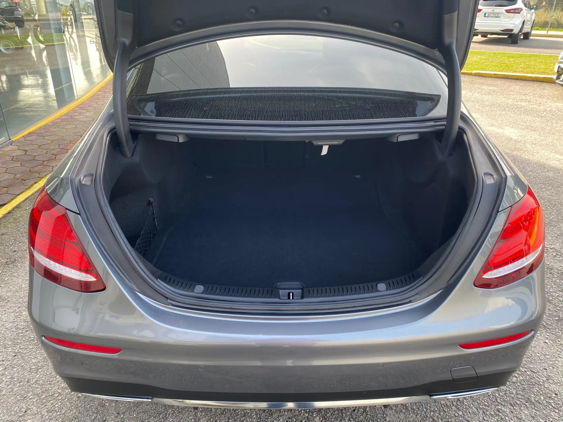 Mercedes-Benz E 220 d AMG Line 38