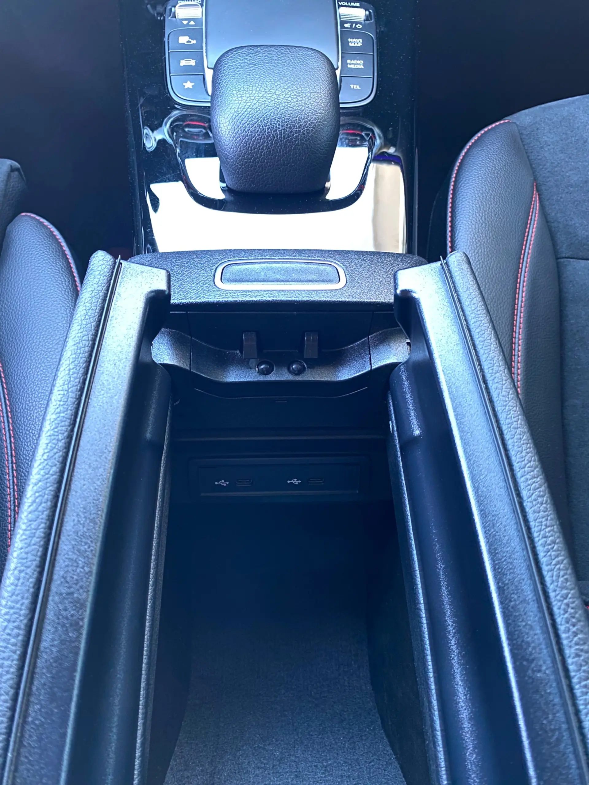 Mercedes-Benz CLA 250 e Shooting Brake AMG Line 19