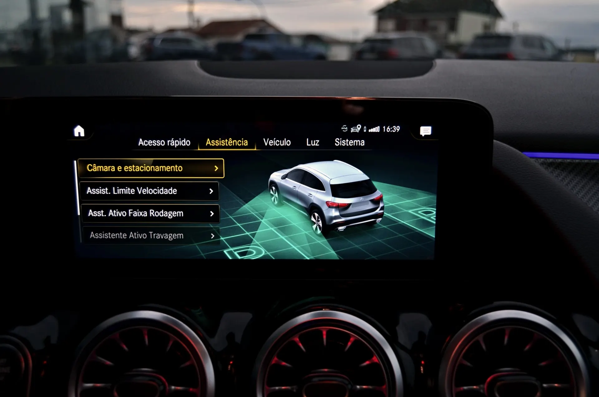 Mercedes-Benz GLA 250 e AMG Line 32