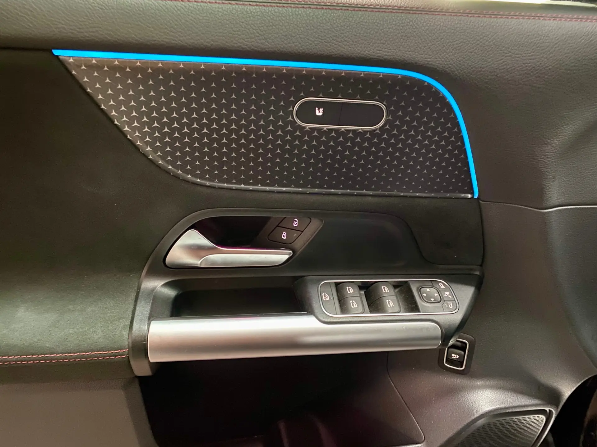 Mercedes-Benz EQA 250+ AMG Line 12