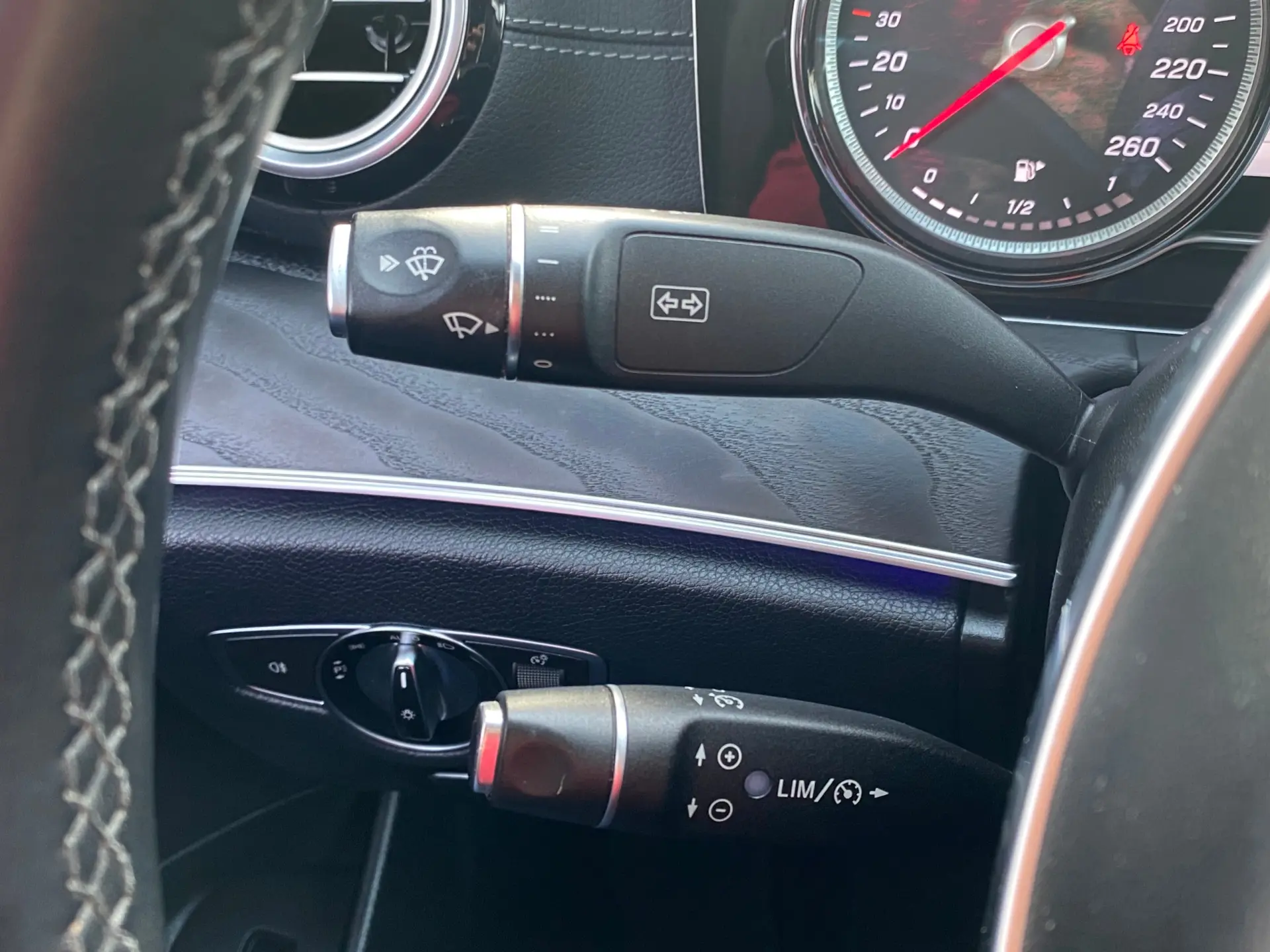 Mercedes-Benz E 220 d AMG Line 13