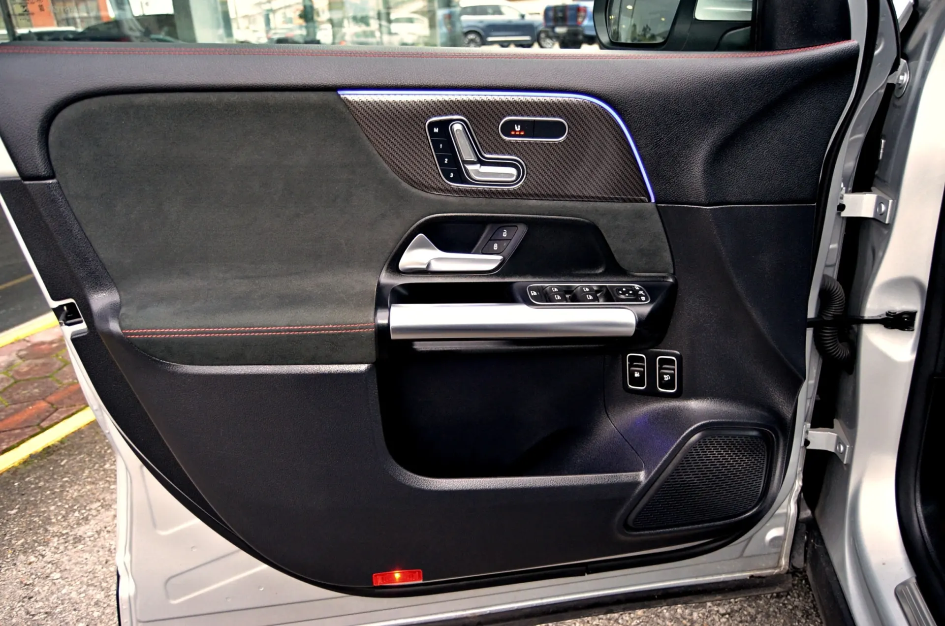 Mercedes-Benz GLA 250 e AMG Line 11