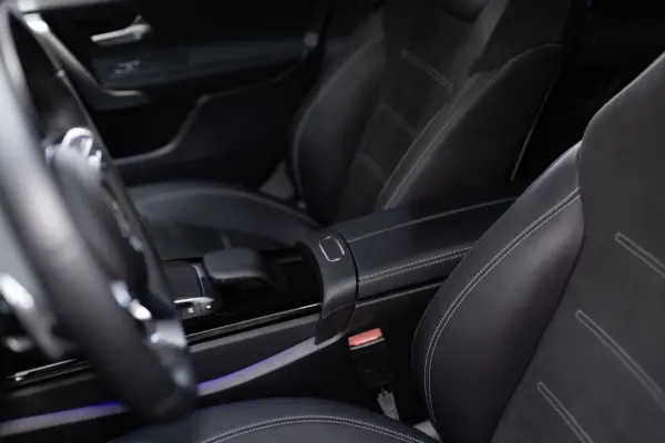 Mercedes-Benz CLA 250 e Shooting Brake AMG Line 39