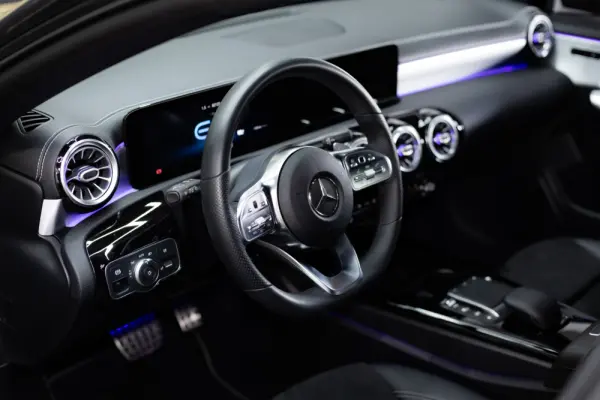 Mercedes-Benz CLA 250 e Shooting Brake AMG Line 22