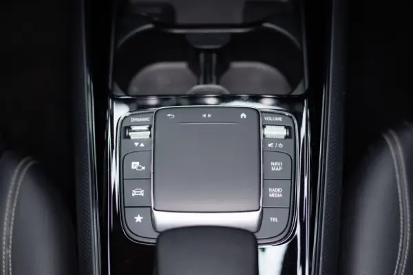 Mercedes-Benz GLA 180 d 8G-DCT Edition Progressive Line 28