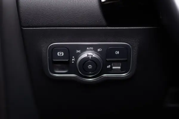 Mercedes-Benz GLA 180 d 8G-DCT Edition Progressive Line 36