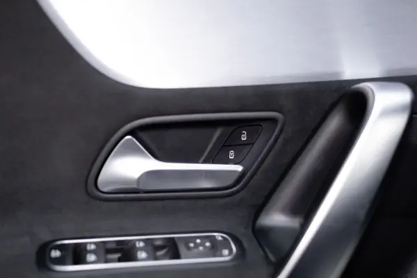 Mercedes-Benz CLA 250 e Shooting Brake AMG Line 37