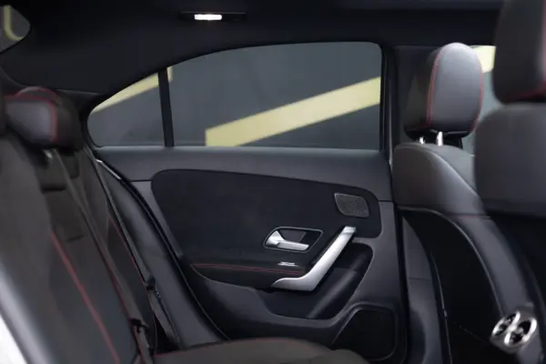 Mercedes-Benz A 180 Limousine d AMG Line Aut. 13