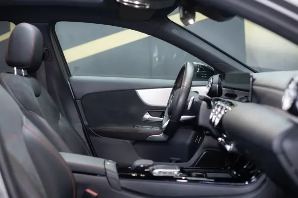 Mercedes-Benz A 180 Limousine d AMG Line Aut. 17