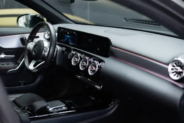 Mercedes-Benz A 180 Limousine d AMG Line Aut. 21