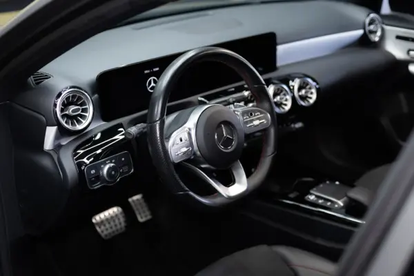 Mercedes-Benz A 180 Limousine d AMG Line Aut. 23