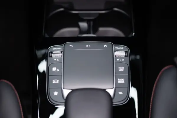 Mercedes-Benz A 180 Limousine d AMG Line Aut. 32