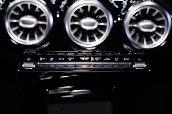 Mercedes-Benz A 180 Limousine d AMG Line Aut. 33