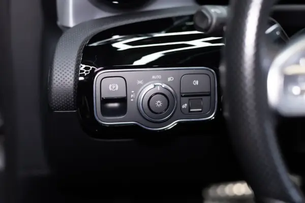 Mercedes-Benz A 180 Limousine d AMG Line Aut. 34