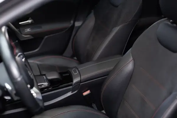 Mercedes-Benz A 180 Limousine d AMG Line Aut. 35