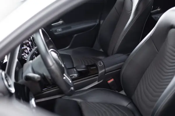 Mercedes-Benz A 180 Limousine d Progressive Aut. 17