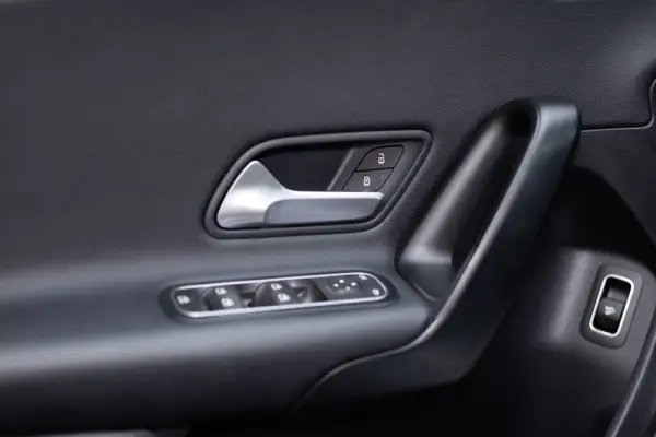 Mercedes-Benz A 180 Limousine d Progressive Aut. 32