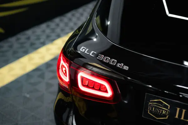 Mercedes-Benz GLC 300 de 4Matic 8