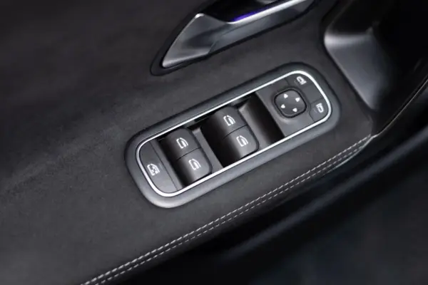 Mercedes-Benz CLA 250 e Shooting Brake AMG Line 36