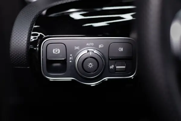 Mercedes-Benz CLA 250 e Shooting Brake AMG Line 32