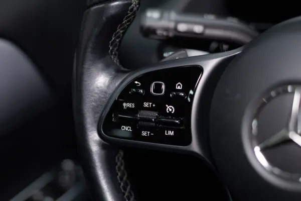 Mercedes-Benz GLA 180 d 8G-DCT Edition Progressive Line 24